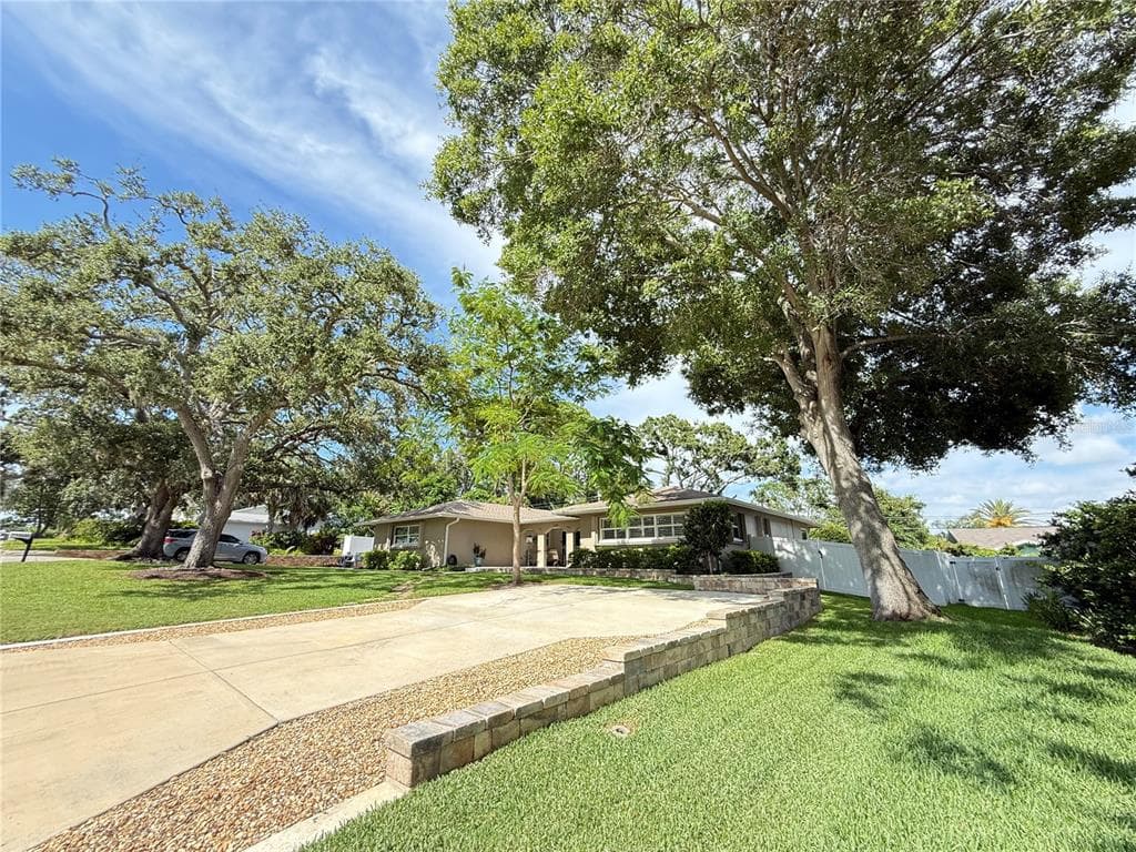 1135 FOUNTAINHEAD DRIVE, LARGO, FL 33770