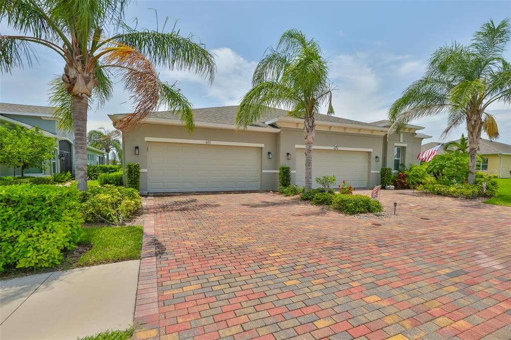 611 CHIPPER Drive, SUN CITY CENTER, FL 33573 photo 4