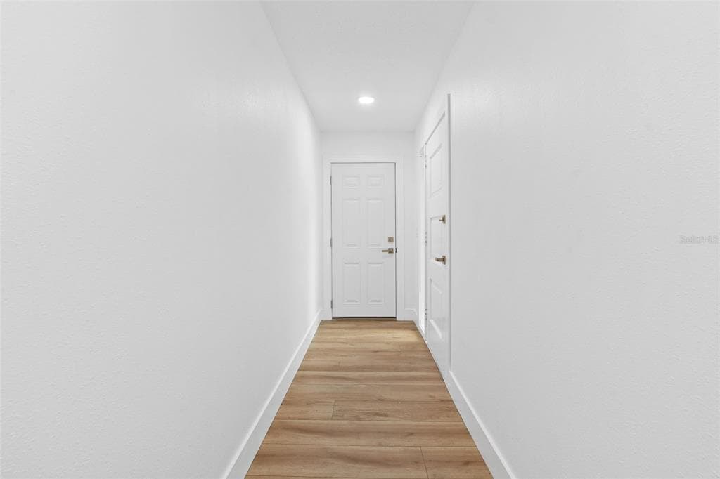 2512 LAKE ELLEN CIRCLE, TAMPA, FL 33618 photo 4