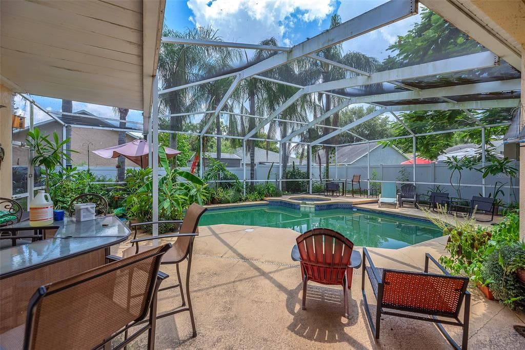 327 COUNTRY VINEYARD DRIVE, VALRICO, FL 33594 photo 4