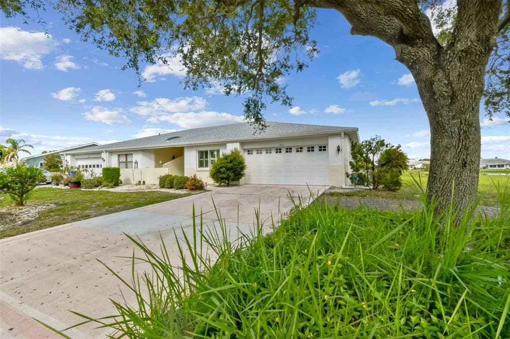 912 DEL WEBB Boulevard, SUN CITY CENTER, FL 33573 photo 2