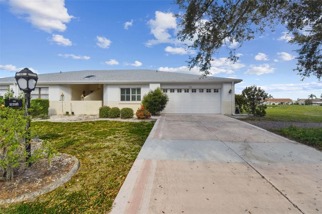 912 DEL WEBB Boulevard, SUN CITY CENTER, FL 33573 photo 3