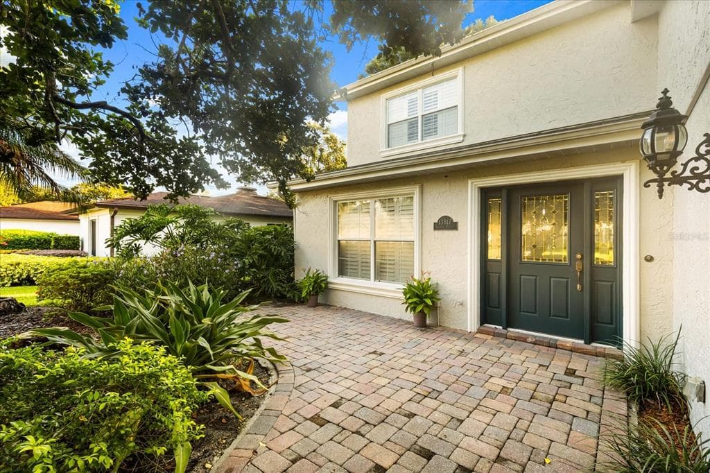 13817 CYPRESS VILLAGE CIRCLE, TAMPA, FL 33618 photo 2