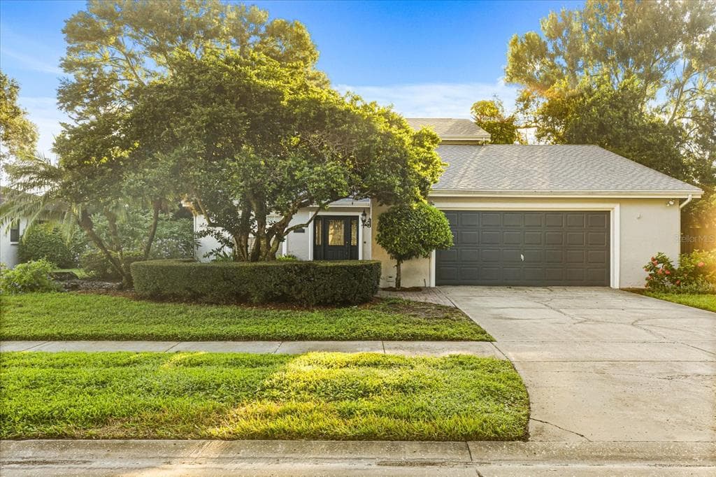 13817 CYPRESS VILLAGE CIRCLE, TAMPA, FL 33618