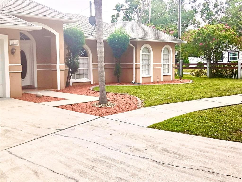 1314 CARISSA Court, TAMPA, FL 33604 photo 2