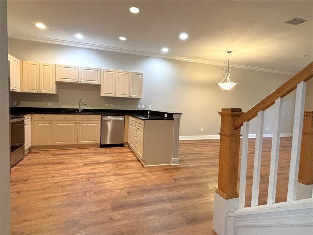 270 VALENCIA CIRCLE, Street PETERSBURG, FL 33716 photo 2