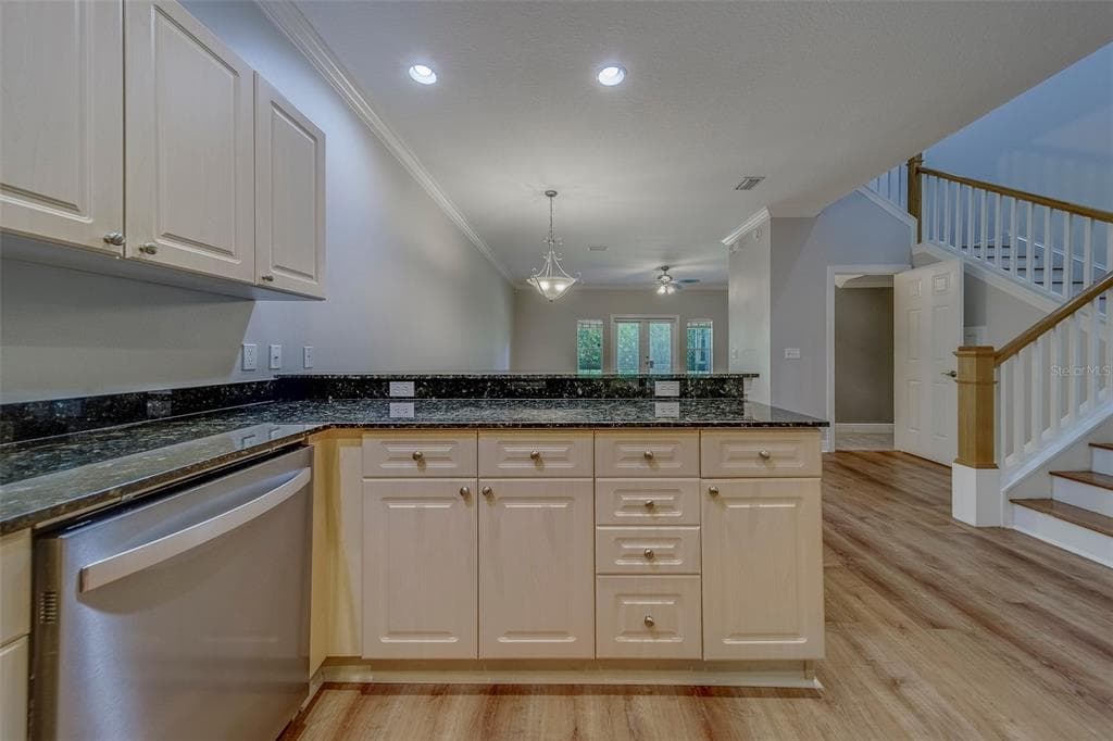 270 VALENCIA CIRCLE, Street PETERSBURG, FL 33716 photo 3