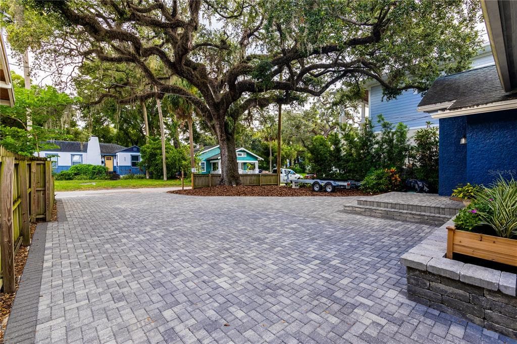 804 HOLLYWOOD STREET, TAMPA, FL 33604 photo 4