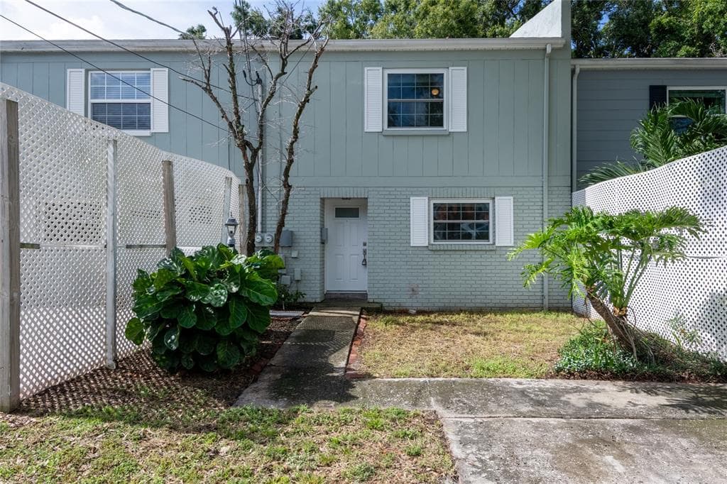 3202 DE LEON STREET Unit B, TAMPA, FL 33609