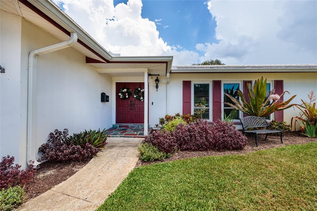 1027 GROVEWOOD COURT, CLEARWATER, FL 33764 photo 2