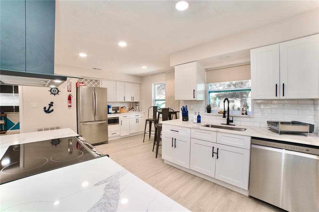 6956 300TH AVENUE, CLEARWATER, FL 33761 photo 3