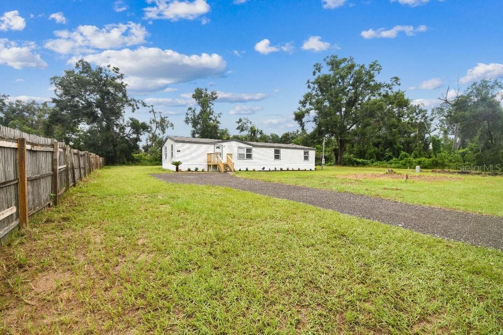 10003 BENJAMIN SMITH DRIVE, THONOTOSASSA, FL 33592 photo 2