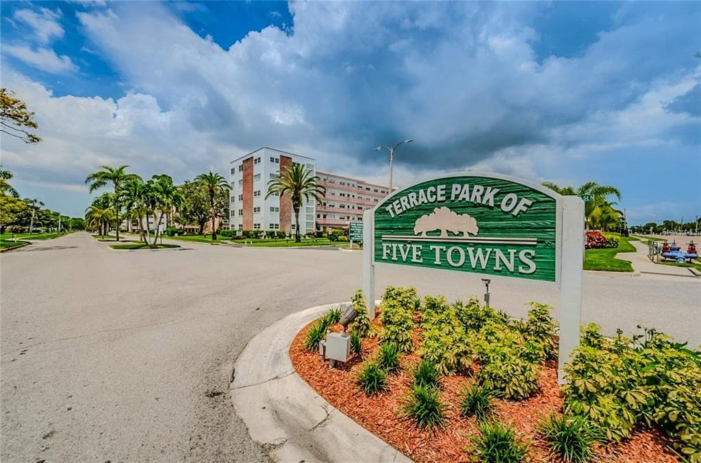 5660 80TH STREET Unit A303, Street PETERSBURG, FL 33709