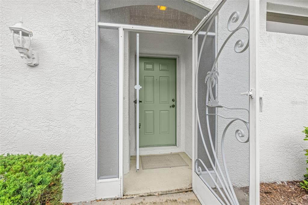 1226 HUNTINGTON GREENS DRIVE, SUN CITY CENTER, FL 33573 photo 3