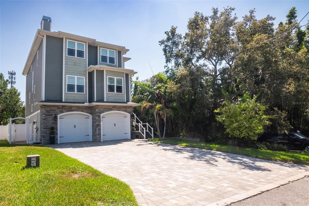 498 MAGNOLIA Avenue, PALM HARBOR, FL 34683