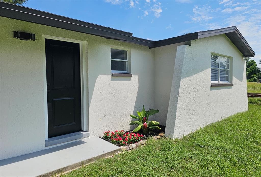 9526 EASTFIELD ROAD, THONOTOSASSA, FL, 33592 photo 3