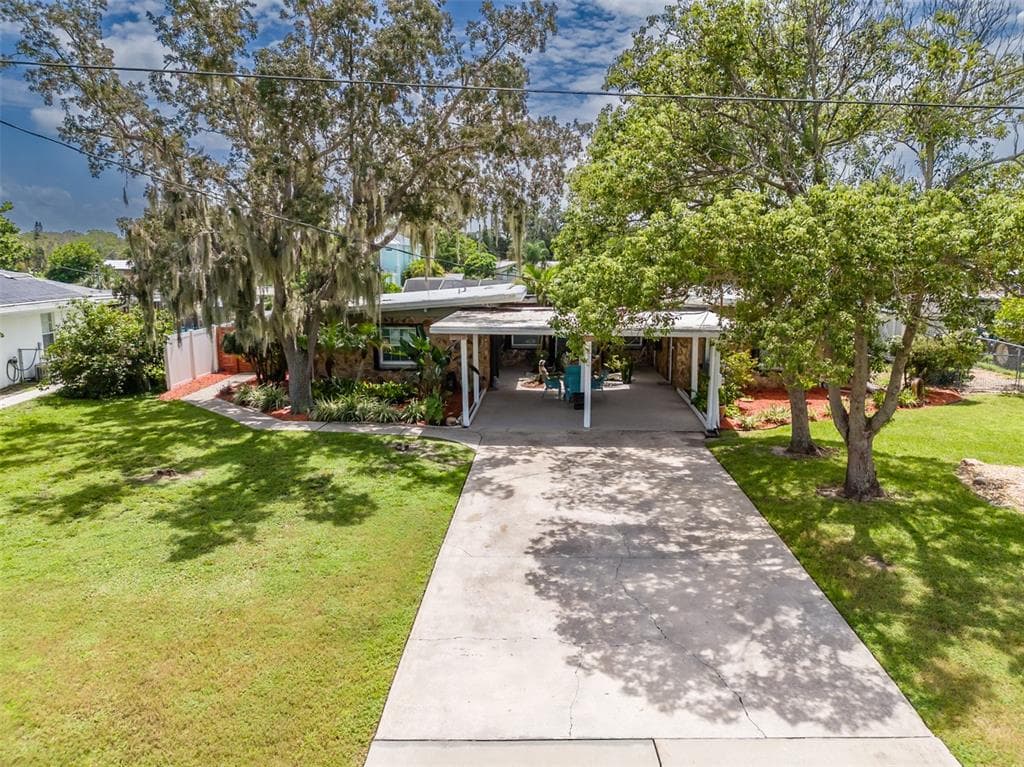 820 BLUE HERON Boulevard, RUSKIN, FL 33570 photo 2