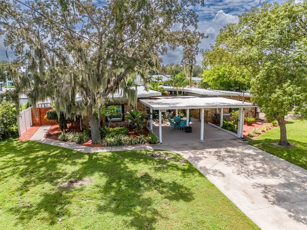 820 BLUE HERON Boulevard, RUSKIN, FL 33570 photo 3