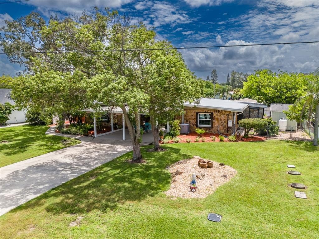 820 BLUE HERON Boulevard, RUSKIN, FL 33570 photo 4