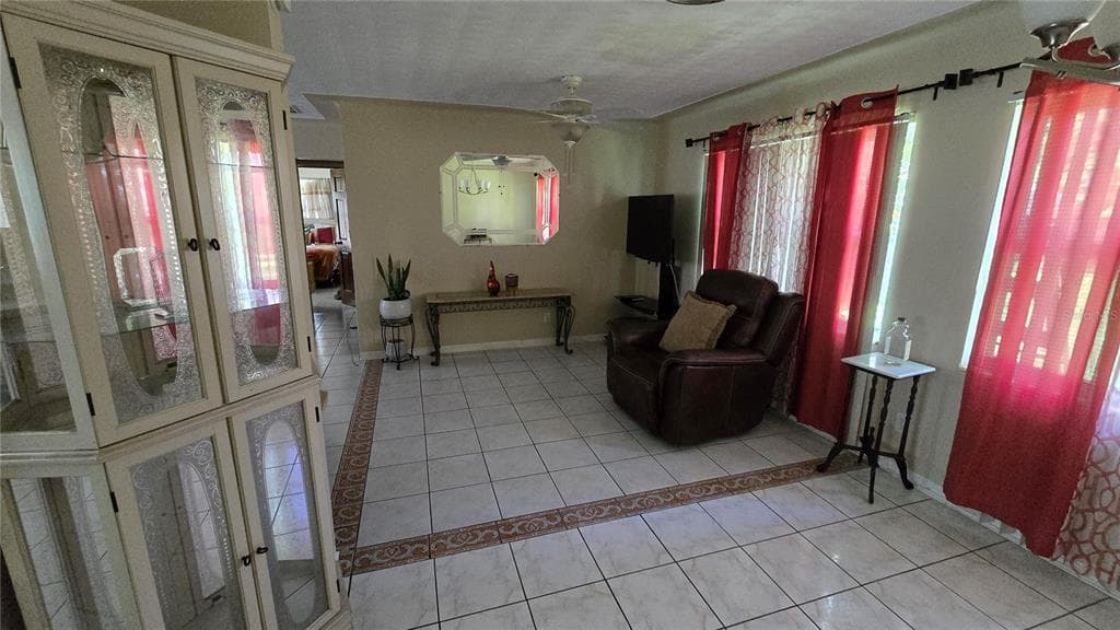 5490 Drive MARTIN LUTHER KING JR STREET, Street PETERSBURG, FL 33705 photo 2