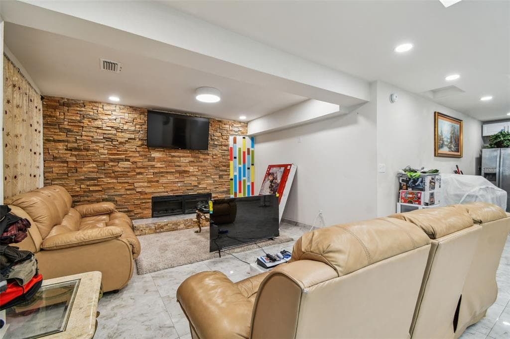 1377 WA AVENUE, CLEARWATER, FL 33756 photo 4