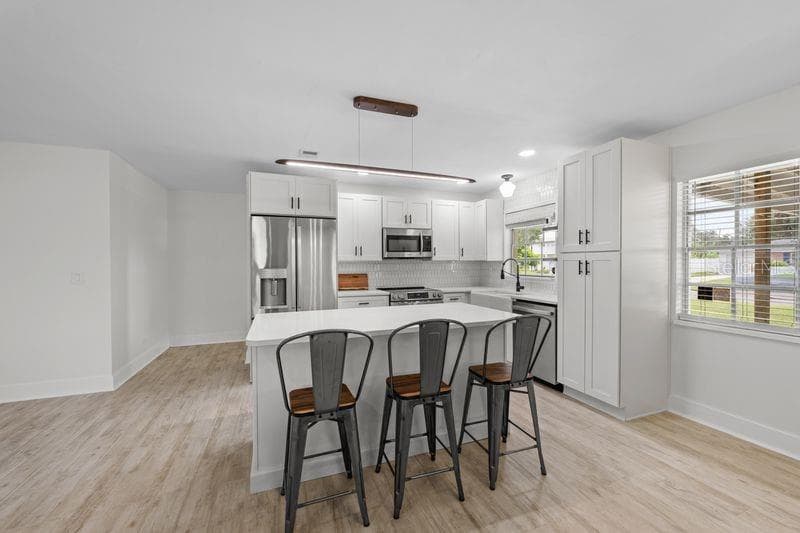 8405 STILLBROOK AVENUE, TAMPA, FL 33615 photo 4