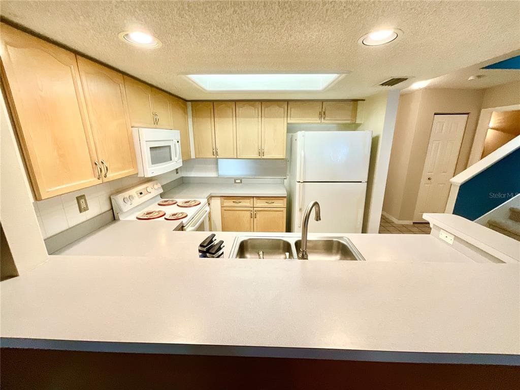 9211 JAKES PATH, LARGO, FL 33771 photo 3