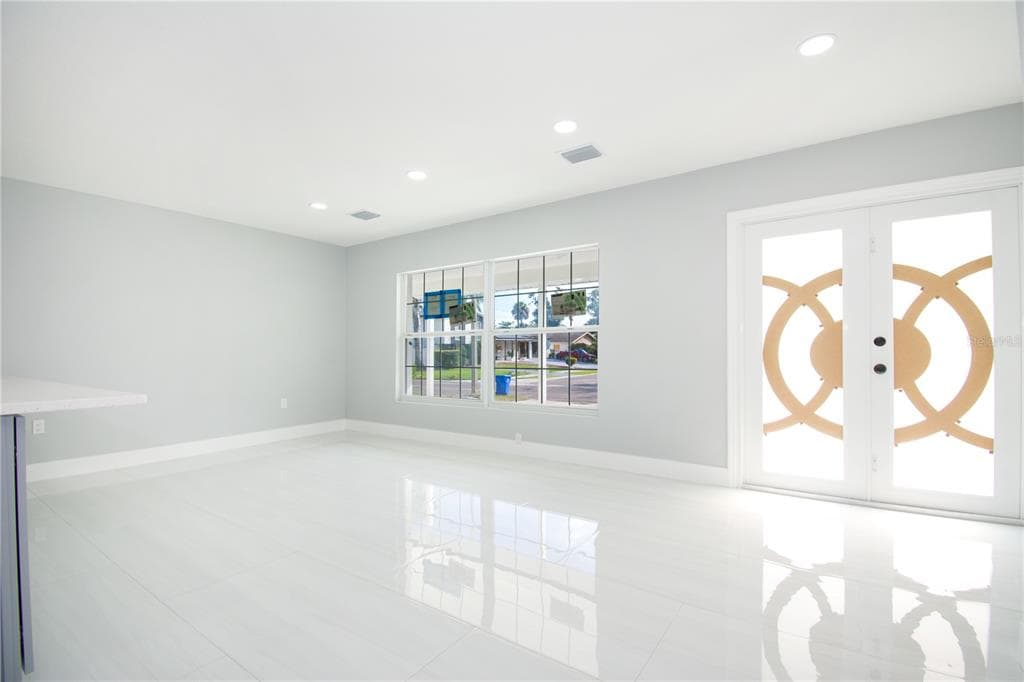 6708 GATEWAY DRIVE, TAMPA, FL 33615 photo 5