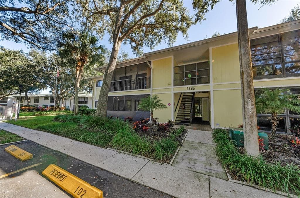 3295 FOX CHASE Circle Unit 104, PALM HARBOR, FL 34683 photo 2