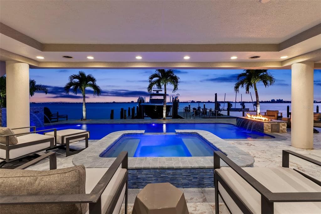 5907 BAYVIEW CIRCLE, GULFPORT, FL 33707