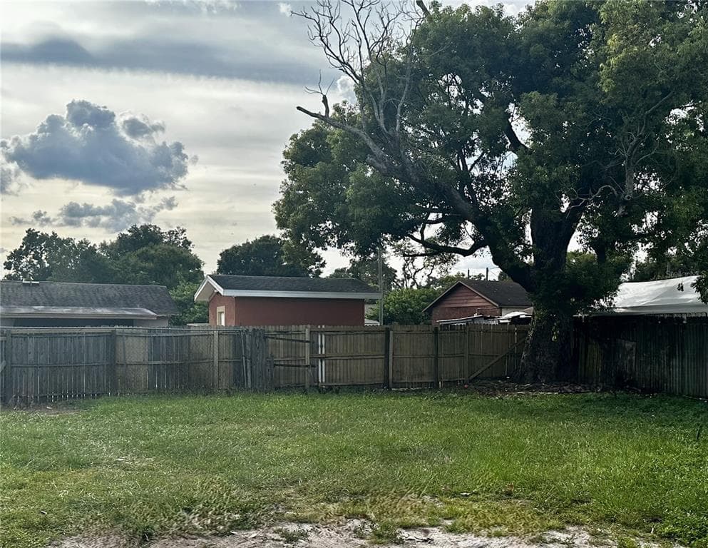 1426 HOLLAND AVENUE, TAMPA, FL 33612 photo 3