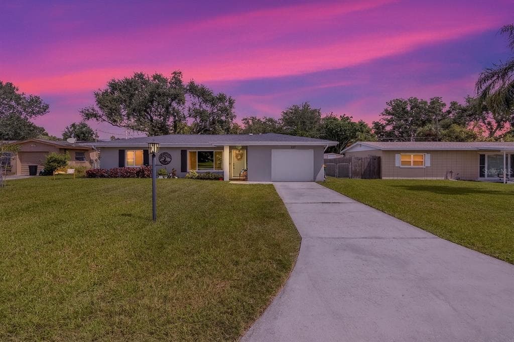 237 MINEOLA DRIVE, BELLEAIR BLUFFS, FL 33770 photo 3