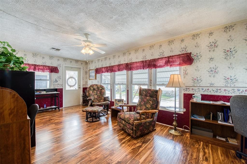 192 BLUE MARLIN Drive, OLDSMAR, FL 34677 photo 5