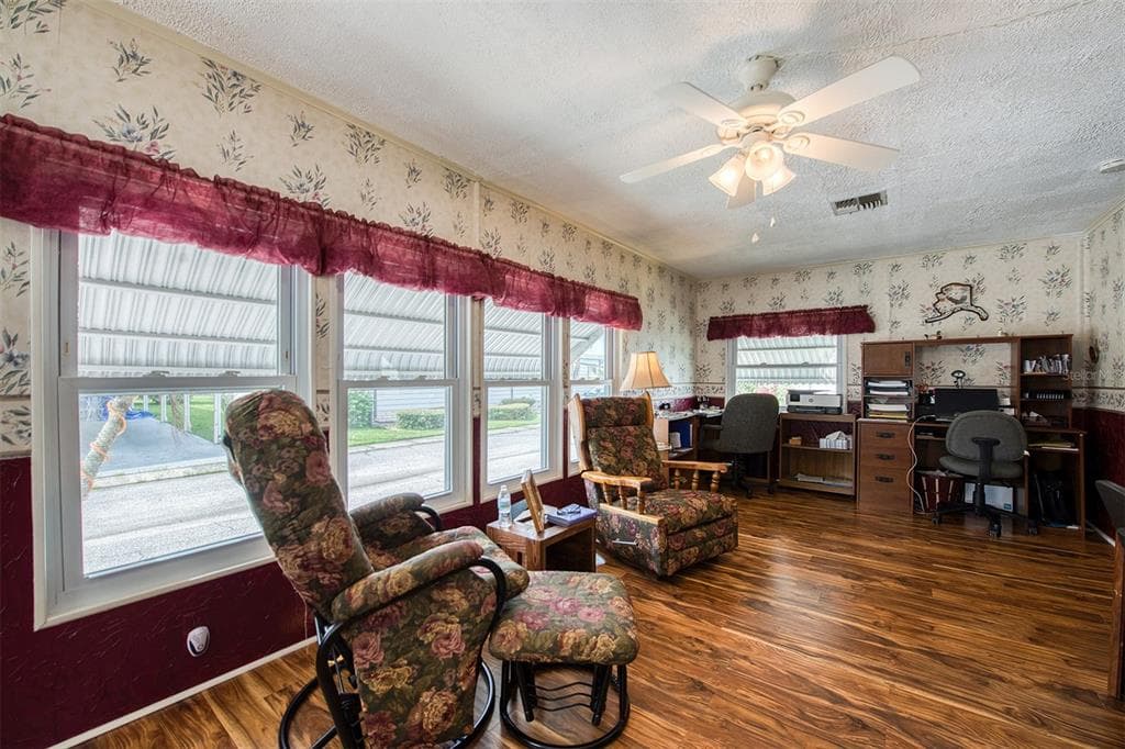 192 BLUE MARLIN Drive, OLDSMAR, FL 34677 photo 4