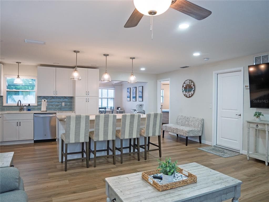 13702 MARTINIQUE DRIVE, SEMINOLE, FL 33776 photo 5