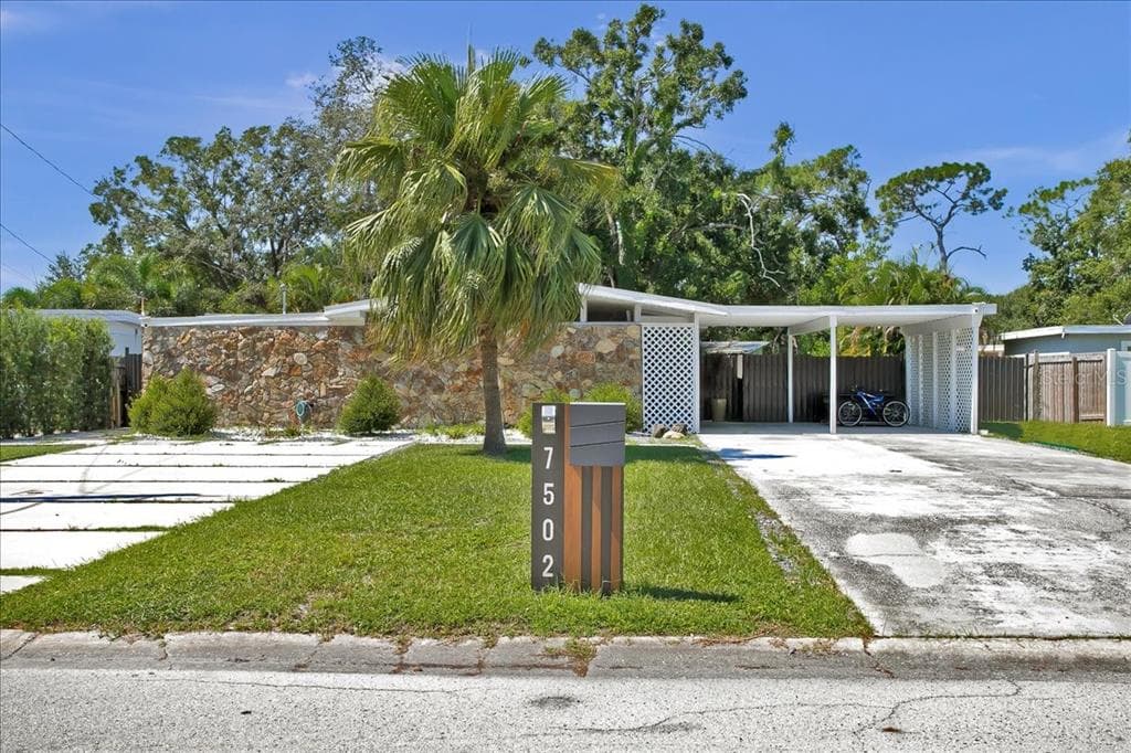 7502 LAKESIDE BOULEVARD, TAMPA, FL 33614 photo 3