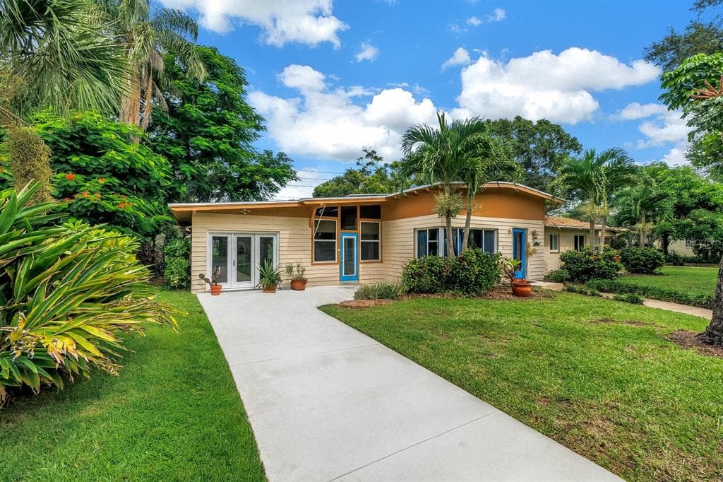 525 VILLAGRANDE AVENUE, Street PETERSBURG, FL 33707 photo 2