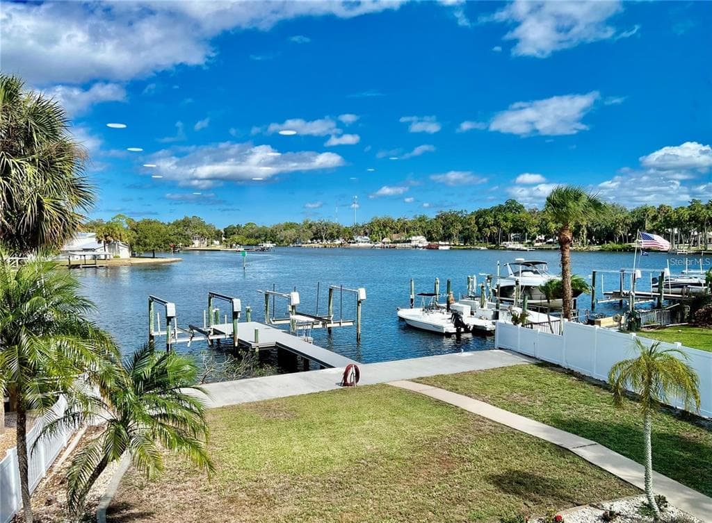 5517 MANATEE POINT Drive, NEW PORT RICHEY, FL 34652 photo 2