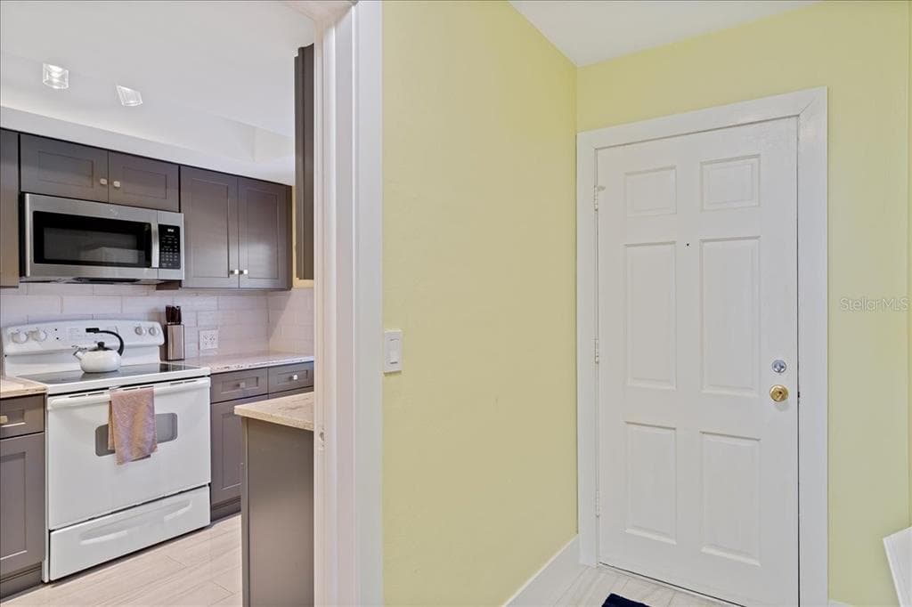 200 GLENNES LANE Unit 108, DUNEDIN, FL 34698 photo 2