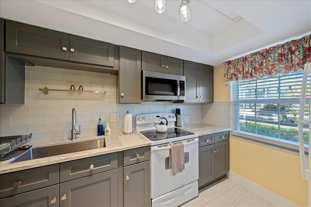 200 GLENNES LANE Unit 108, DUNEDIN, FL 34698 photo 3