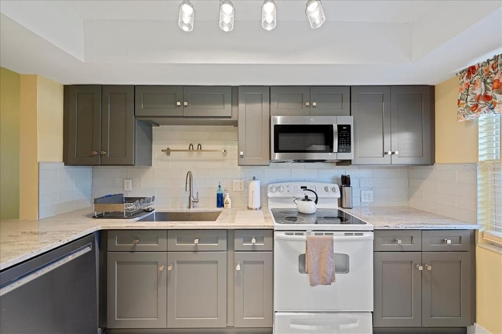 200 GLENNES LANE Unit 108, DUNEDIN, FL 34698 photo 5