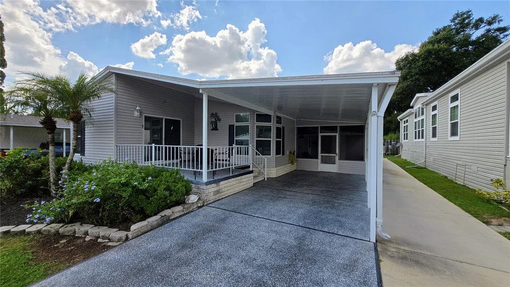 5823 NAVAHO COURT, ZEPHYRHILLS, FL 33542 photo 4