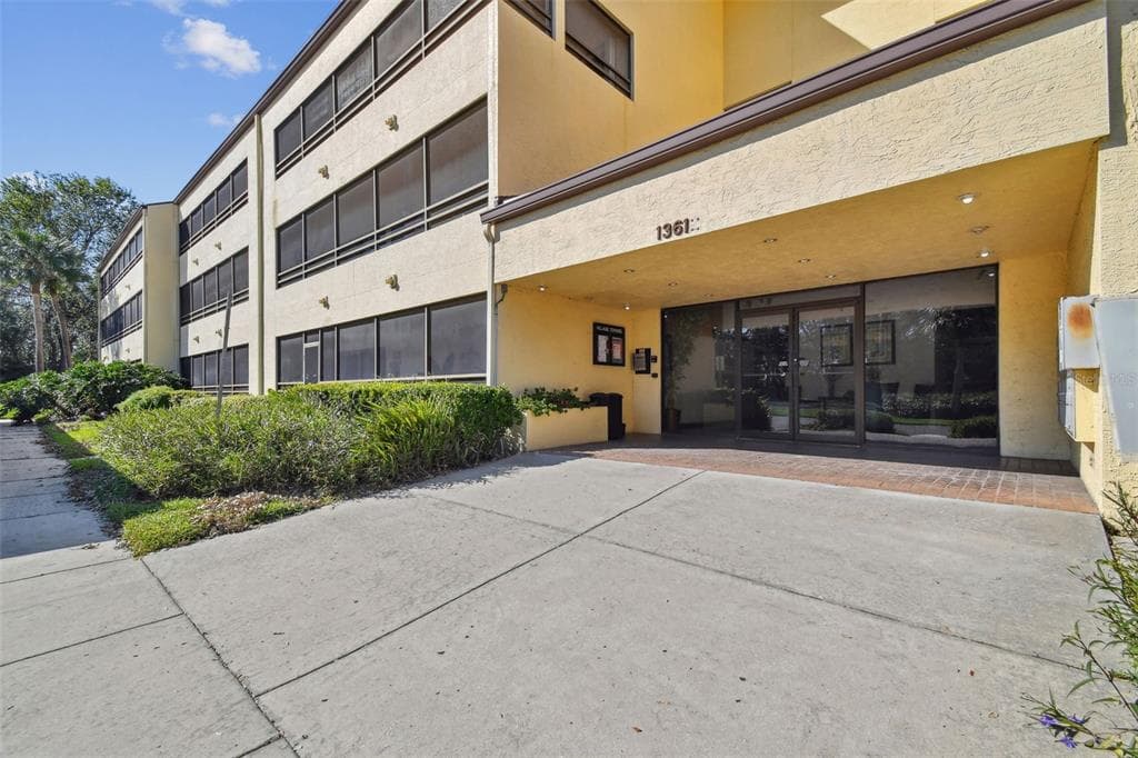 13612 VILLAGE Drive Unit 5311, TAMPA, FL 33618 photo 3