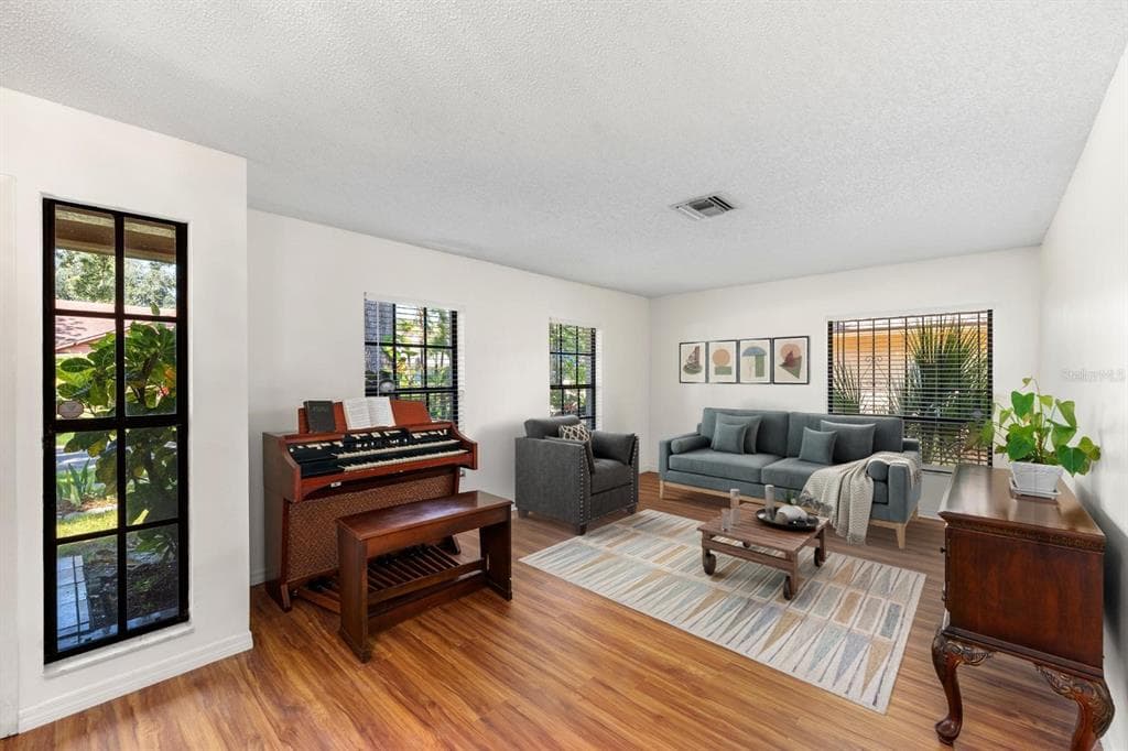 15013 REDCLIFF Drive, TAMPA, FL 33625 photo 3