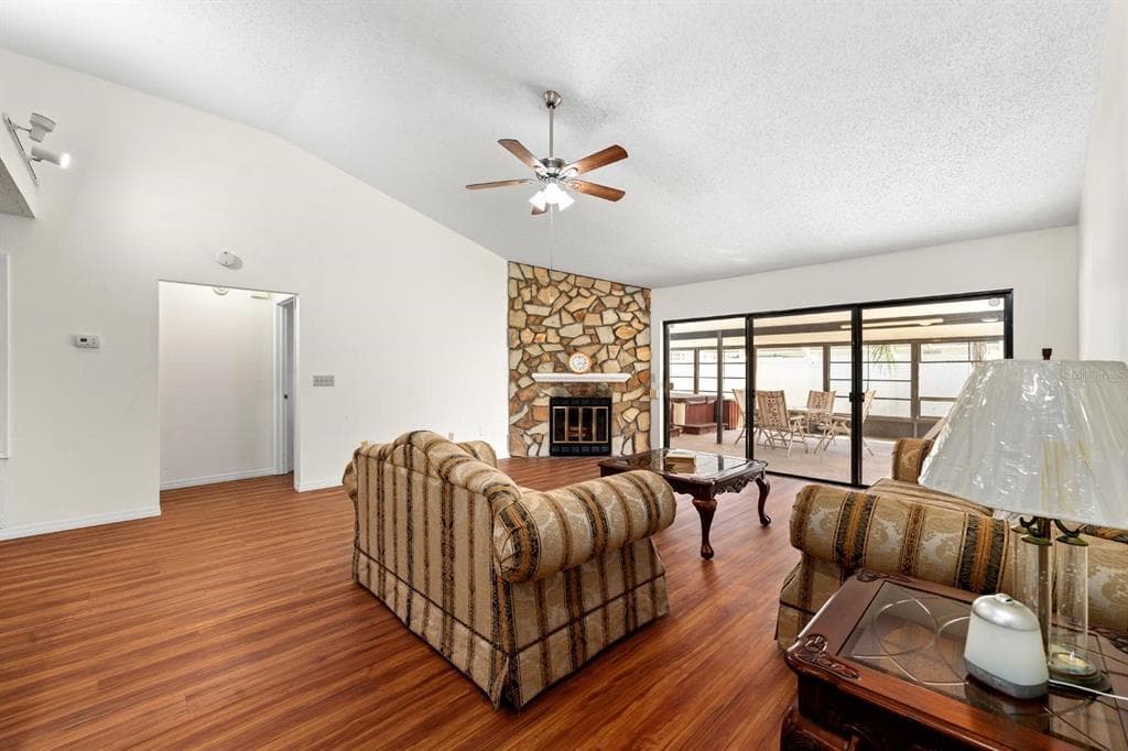 15013 REDCLIFF Drive, TAMPA, FL 33625 photo 4