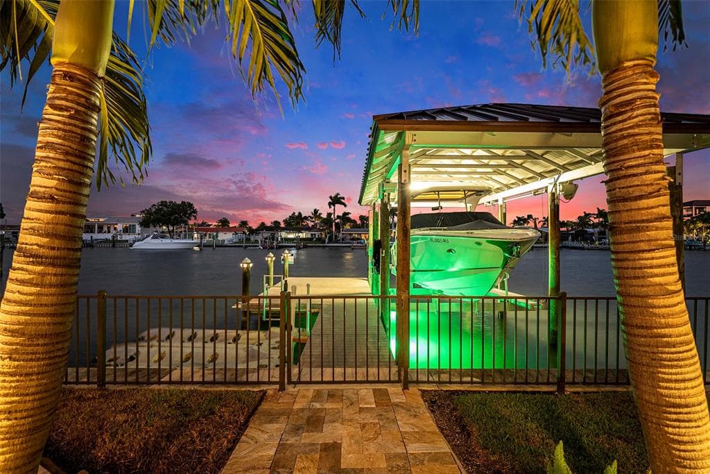 231 MIDWAY Island, CLEARWATER BEACH, FL 33767 photo 3