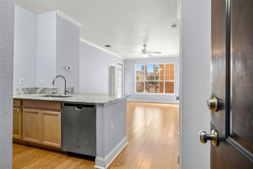 5000 CULBREATH KEY WAY Unit 1-205, TAMPA, FL 33611 photo 2