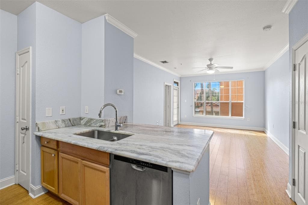 5000 CULBREATH KEY WAY Unit 1-205, TAMPA, FL 33611 photo 3