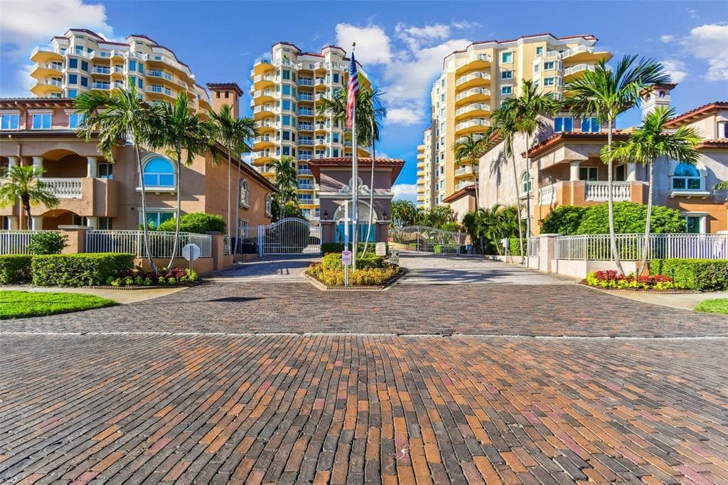 555 5TH AVENUE Unit 424, Street PETERSBURG, FL 33701