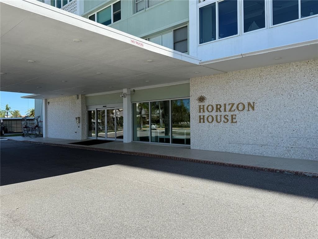 31 ISLAND WAY Unit 1107, CLEARWATER BEACH, FL 33767 photo 2